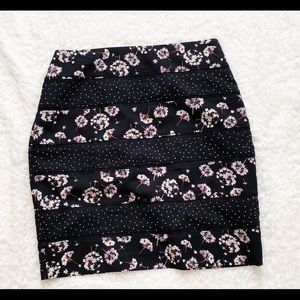 WHBM Black Mixed Print Bubble Bee Pencil Skirt